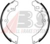 SUZUK 5320183300 Brake Shoe Set